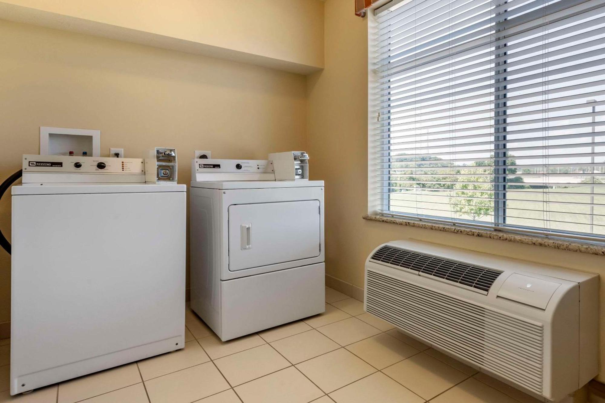 Comfort Inn & Suites Dover Bagian luar foto